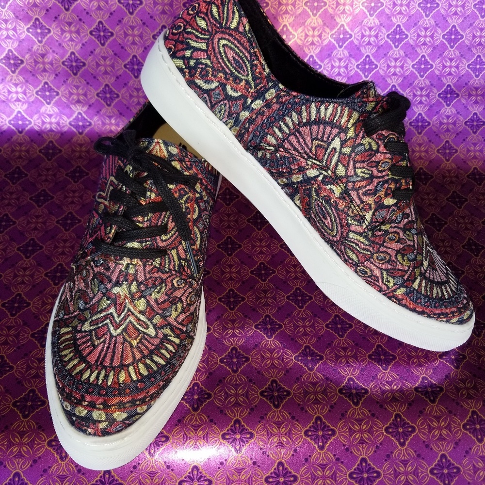 SODA Fashion Sneakers! Size 8. NWOT, NWOB.